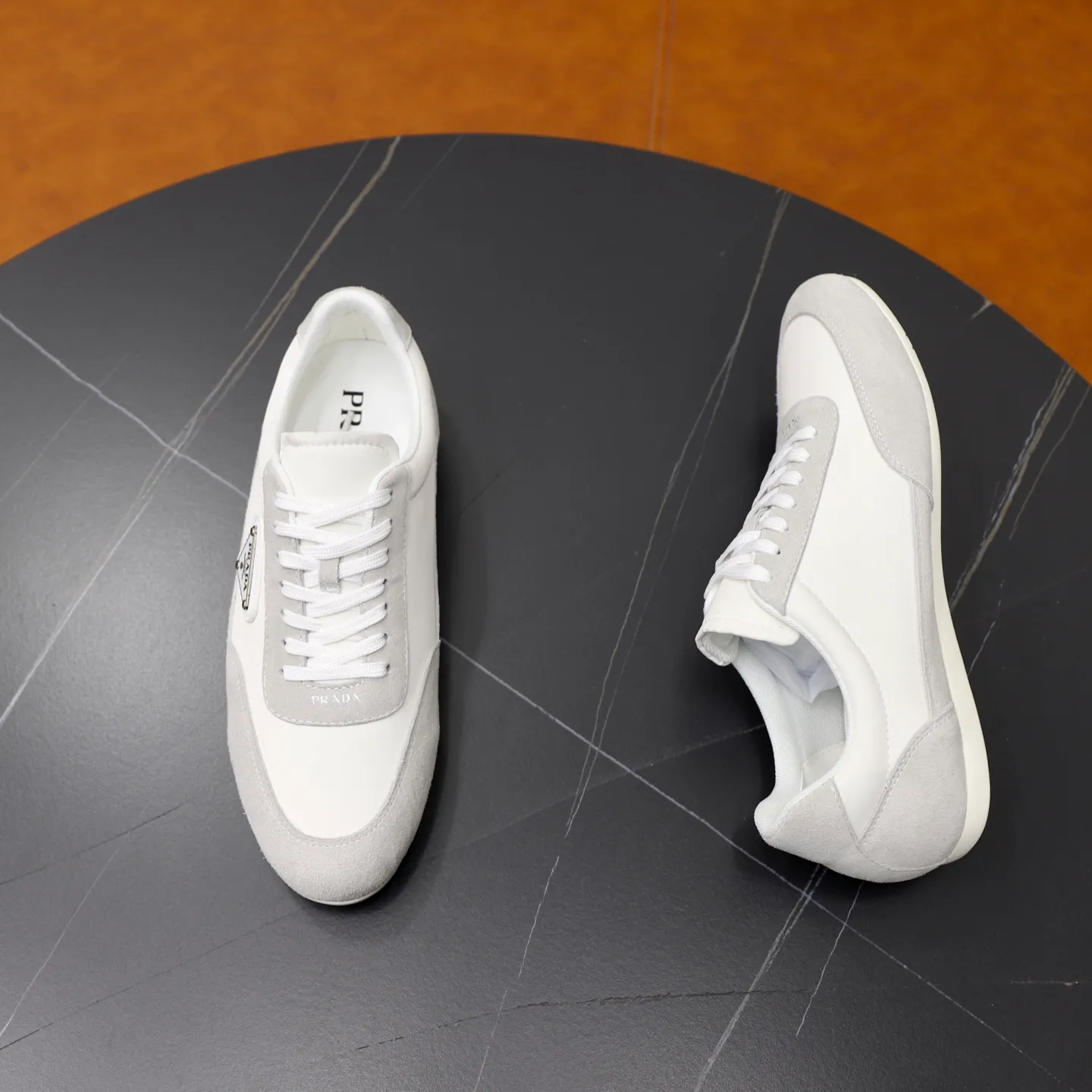 Men's shoes: 440💰🙅‍♂️🙅‍♂️🙅‍♂️ Brand: PRADA Standard code: 38–44 (45 can be customized) Level: Same as the official website Material: Original fabric Comfortable and breathable lining Lightweight and wear-resistant outsole Style category: Men's fashionable casual shoes and boots Running sneakers Distinguished luxury brand elements Top luxury Color: actual picture color